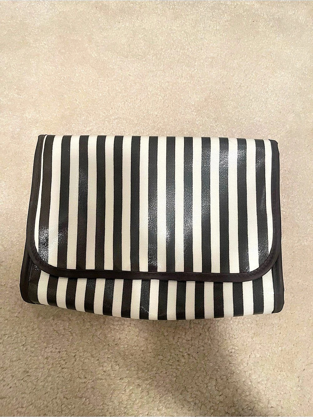 Henri Bendel Hanging Travel Organizer Case brown & White Striped Cosmetic Bag